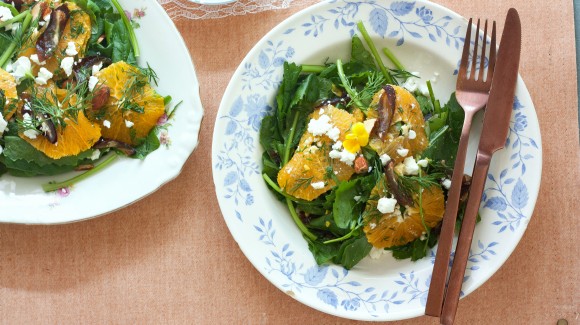 Raapstelensalade met sinaasappel, dadel en feta