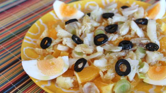 Ensalada de naranja, cebolleta y bacalao