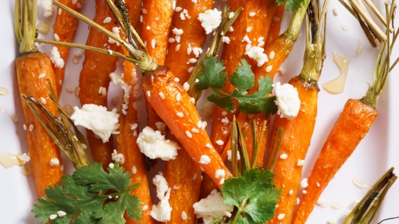 Zanahorias asadas a la miel con feta y perejil