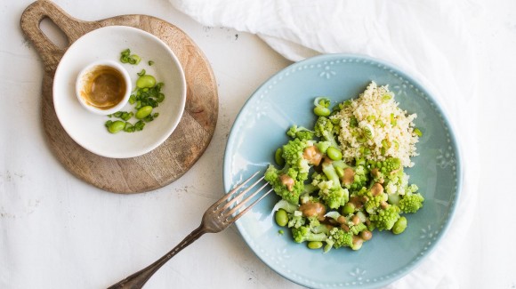 Romanesco, cuscús y aliño de miso. Romanesco, cuscús y aliño de miso.