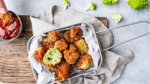 Romanesco nuggets with BBQ dipping sauce