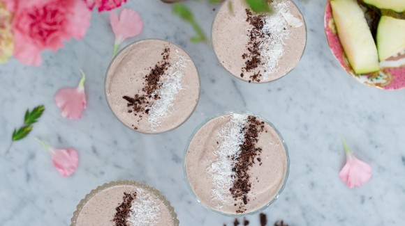 Romige meloensmoothie met kokosmelk en pure chocolade