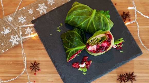 Savoy cabbage wraps with beetroot