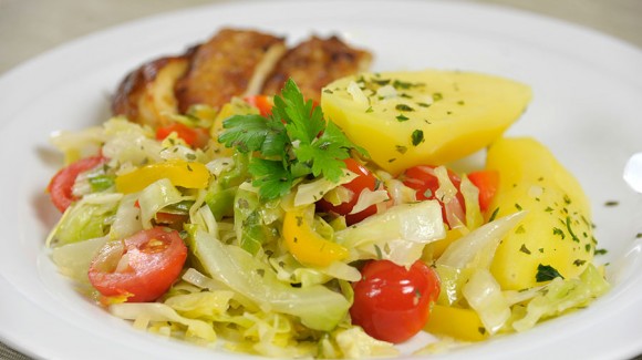 Salade de chou braisé au poulet