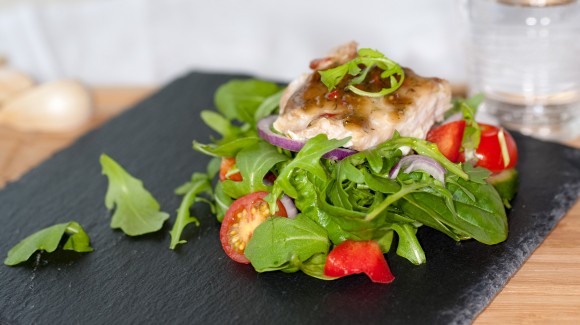 Insalata di salmone e peperoncini dolci Insalata di salmone e peperoncini dolci