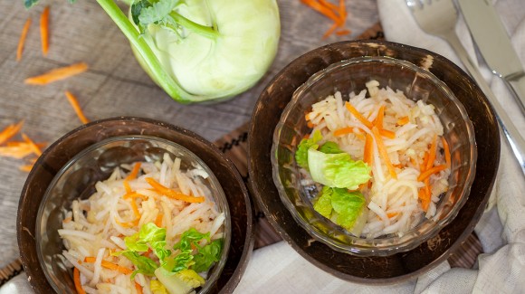 Möhrensalat mit Apfel und Kohlrabi