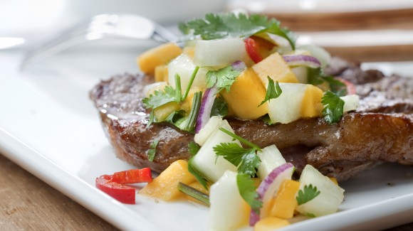 Scharfe chilenische Melonen-Mango-Salsa