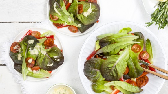 Mediterranean salad with chorizo