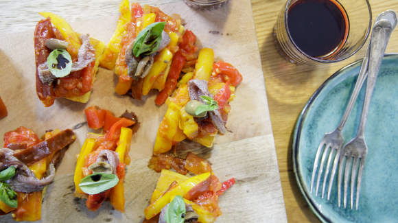 Sweet Palermo Peperonata with polenta and anchovies