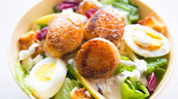 “Percy-Salat” mit Paprika, Pilzen, Hähnchen und Blauschimmelkäse 