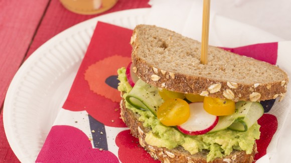 Prepara en sólo 5 minutos un sándwich de ensalada para llevar al trabajo 