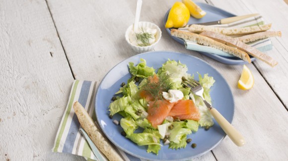 Salade de saumon fumé, chicorée et câpres