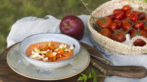 Salmorejo con manzana Salmorejo con manzana