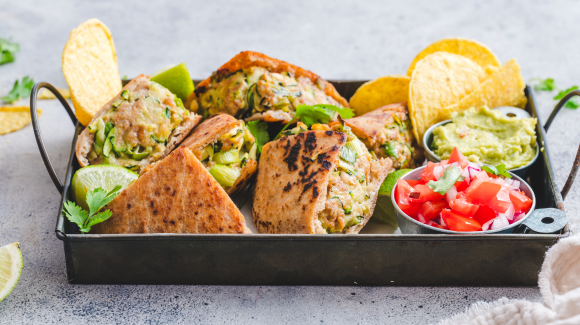 Gefüllte Pita mit Hähnchen und Zucchini