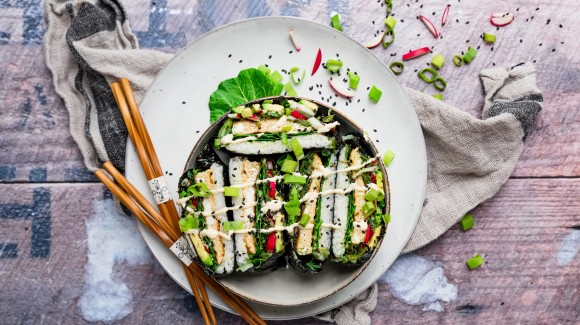 Sushisandwich met misomayonaise (onigirazu) Sushisandwich met misomayonaise (onigirazu)