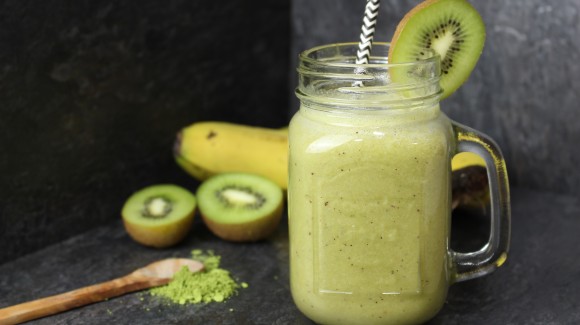 Smoothie de té Matcha, kiwi y plátano