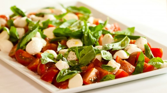 Tomato tapas with basil and bocconcini