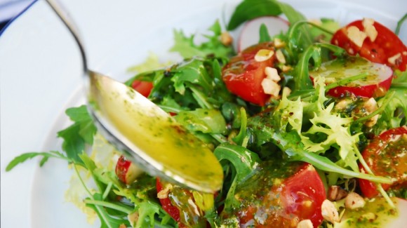 The role of the vinaigrette on salads