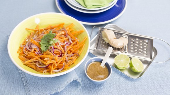 Salada de cenoura com gengibre, coentro e limão