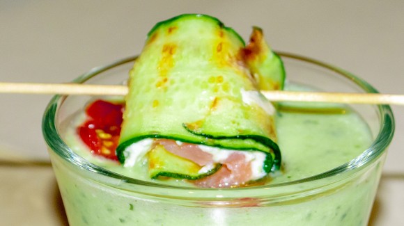 Zucchini-Lachsröllchen mit Frischkäse 