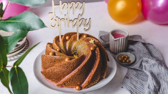 Bolo de Abobrinha com Ganache de Beterraba