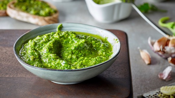 Pesto mit Zucchini und Spinat