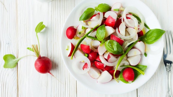 Onions in Salads? Soak them in water first